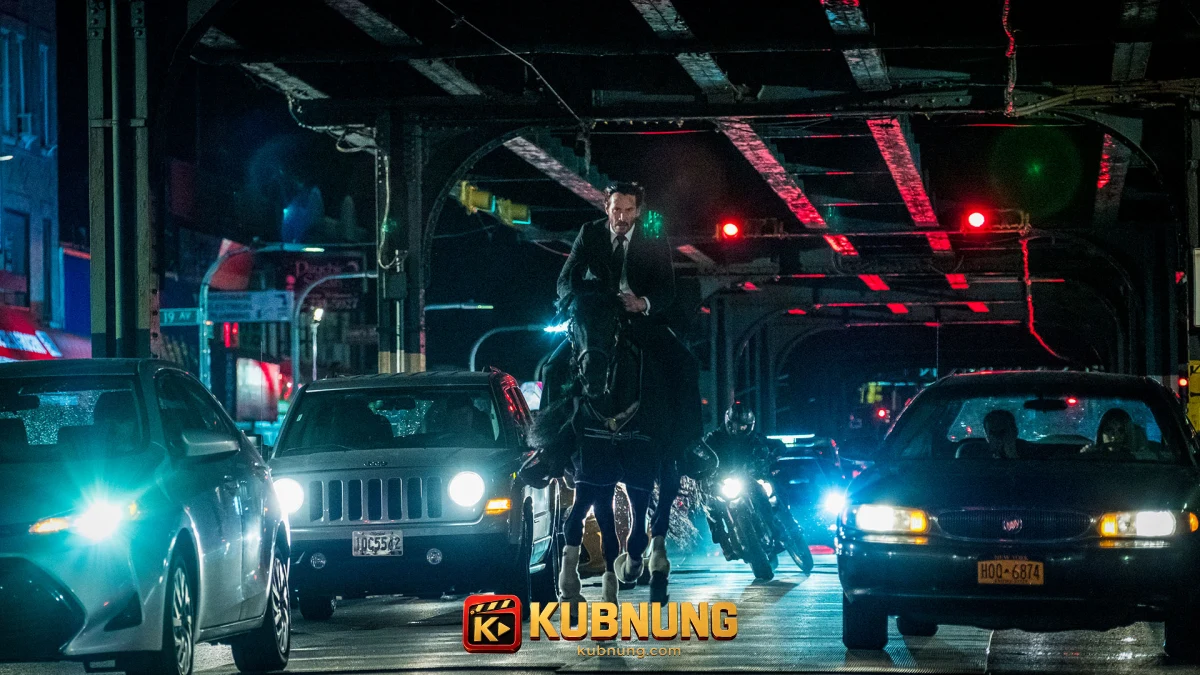 จอห์นขี่ม้าฝ่าการจราจรยามค่ำคืนใน John Wick Chapter 3