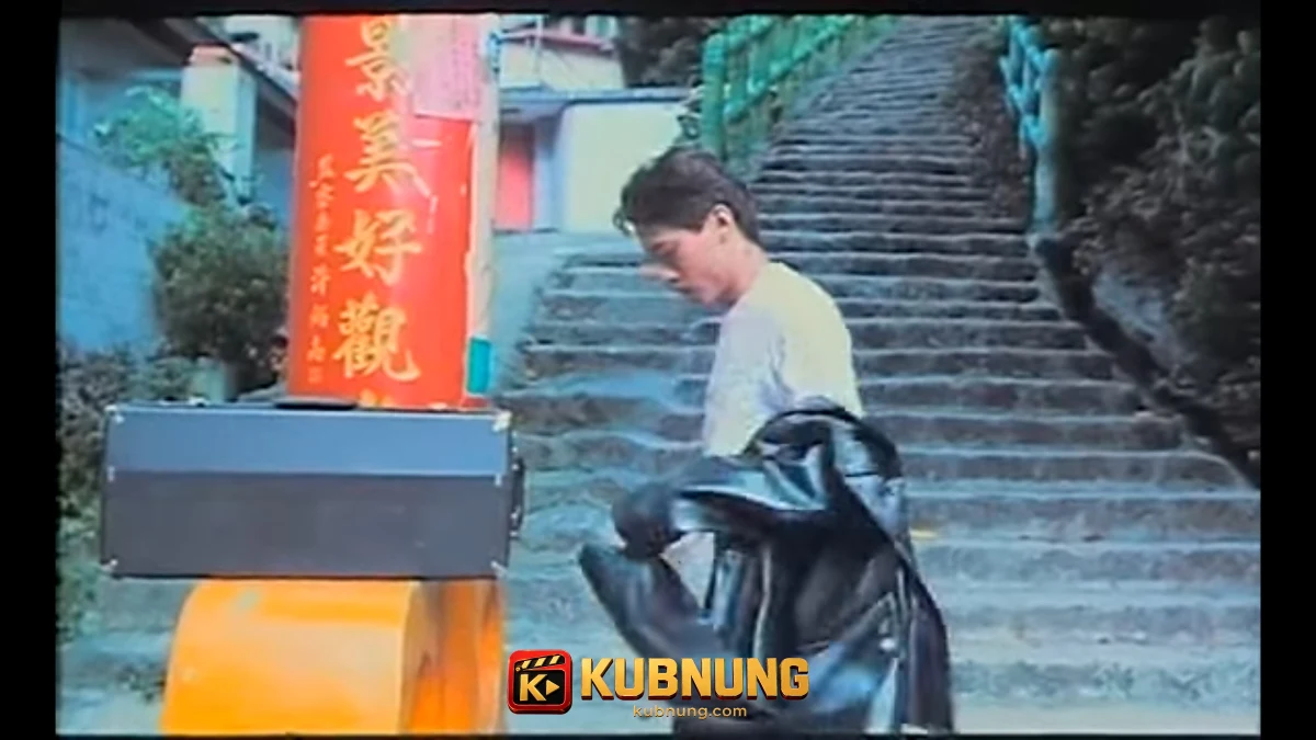 Sweet Degeneration (1997) ชายหนุ่มบริเวณบันไดวัดใน Sweet Degeneration