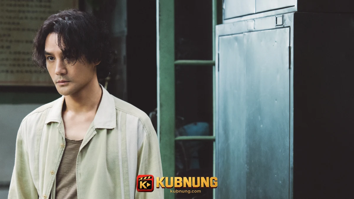 หมาฉี้ยืนข้างประตูใน The Long Watch