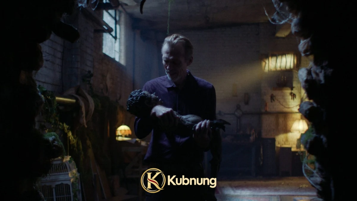 เจปเปตโตอุ้มหุ่นพินอคคิโอในห้องทำงานจาก Pinocchio Unstrung