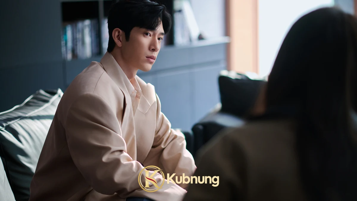 หลวนเนี่ยนนั่งสนทนากับหญิงสาวบนโซฟา จาก The Early Spring